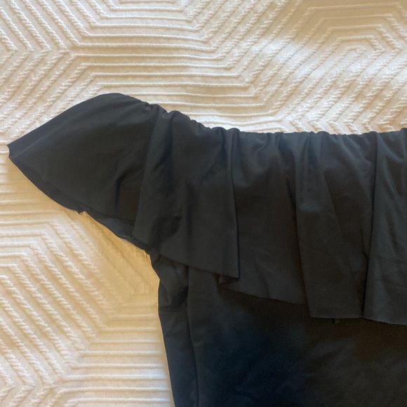 Black one puede off the shoulder bathing suit - Picture 2 of 4